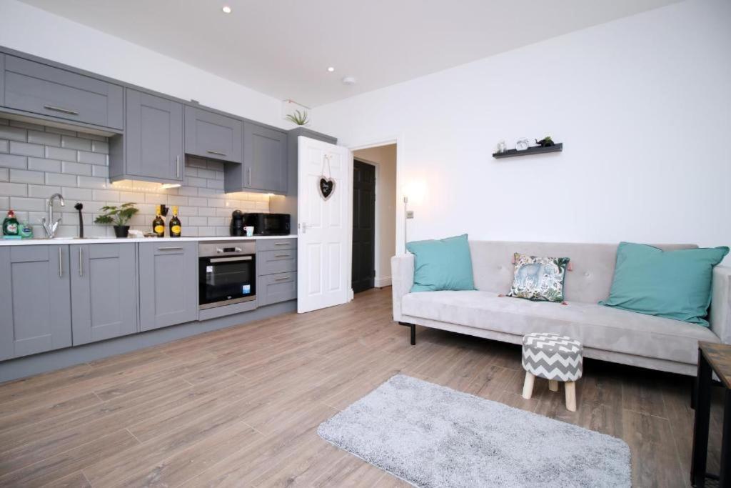 16 North Road Flat 1 By Mia Living Free Parking On Site Apartment