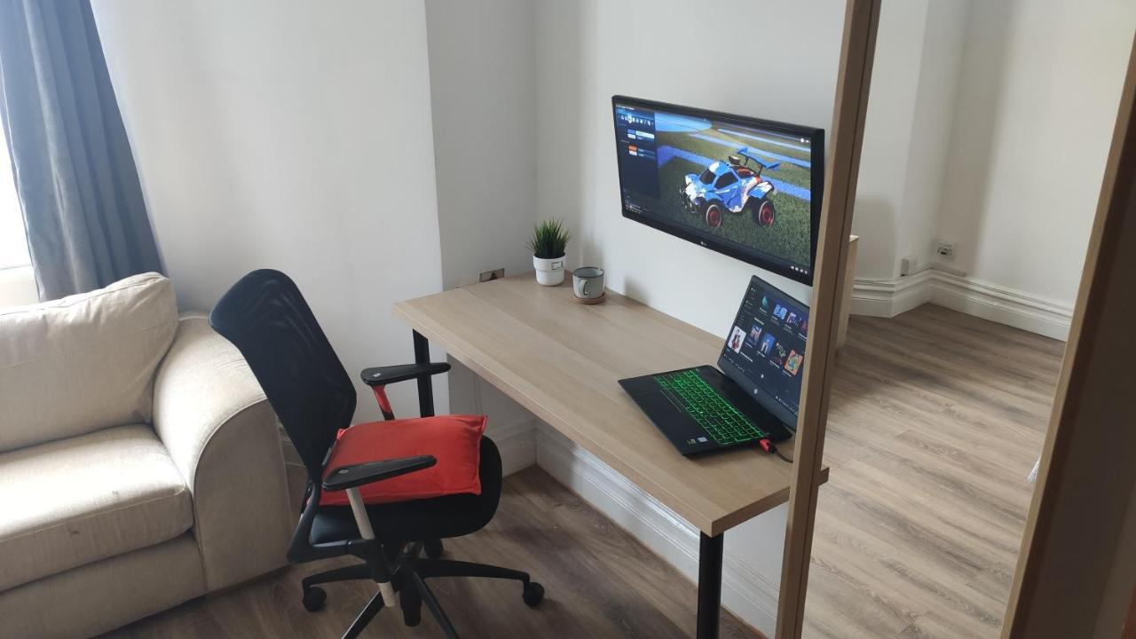 Apartment Perfect And Convenient 1 Bedroom Apartment *