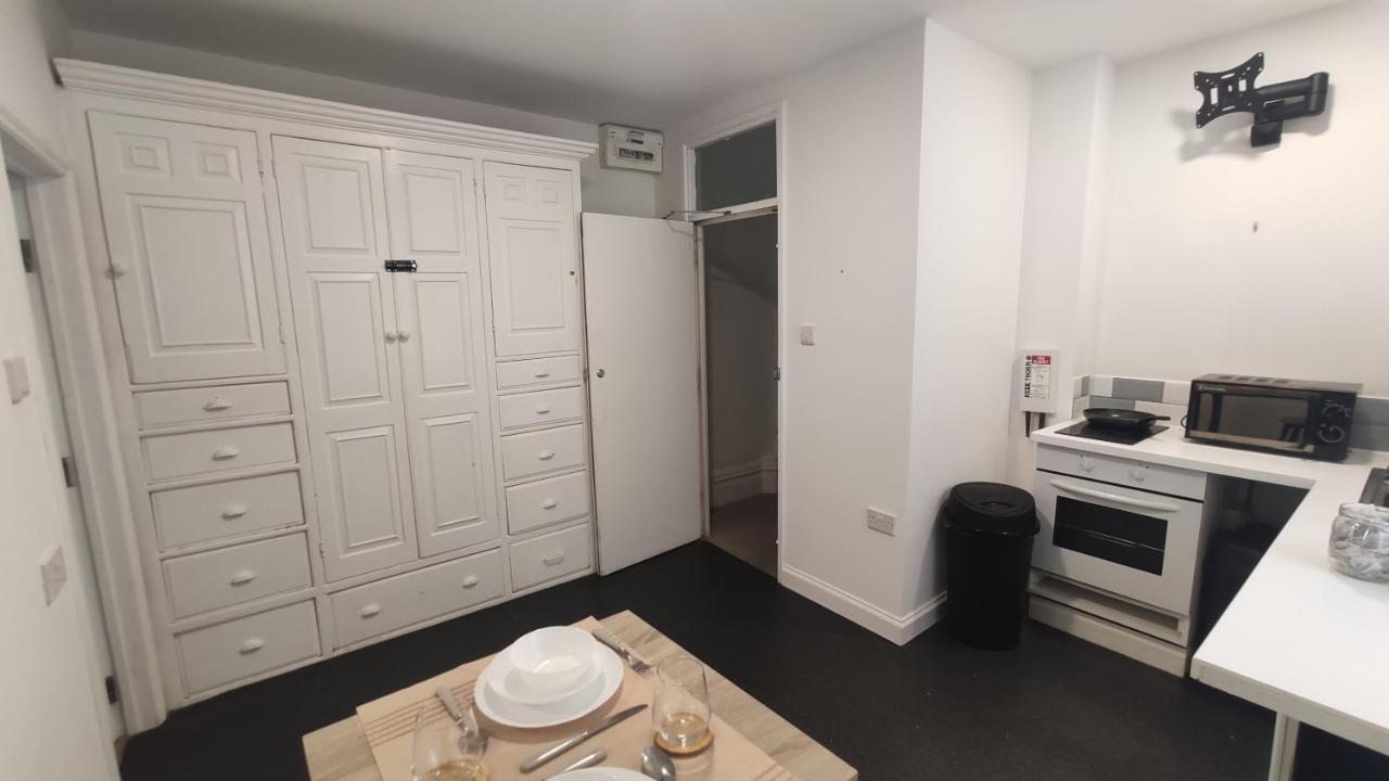 Apartment Perfect And Convenient 1 Bedroom Apartment
