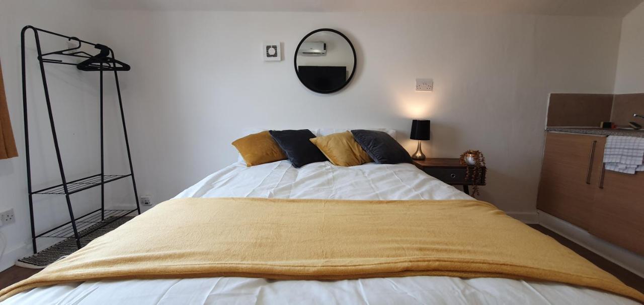 Fast Broadband, Budget Stay, Free Netflix. Apartment Cardiff