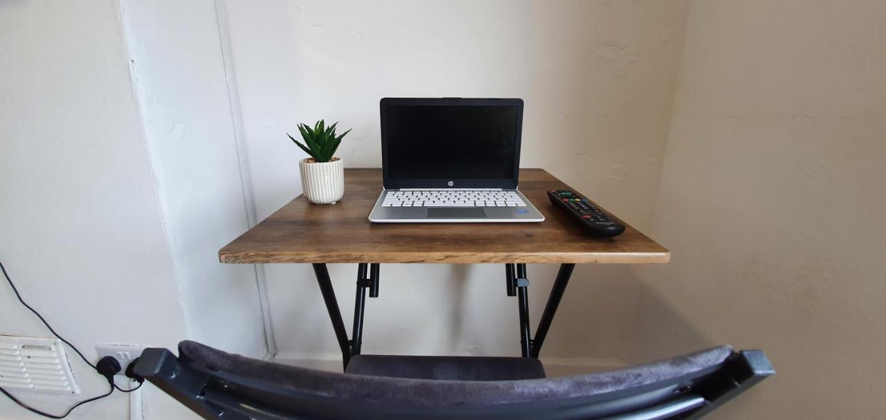 Fast Broadband, Budget Stay, Free Netflix. Apartment Cardiff