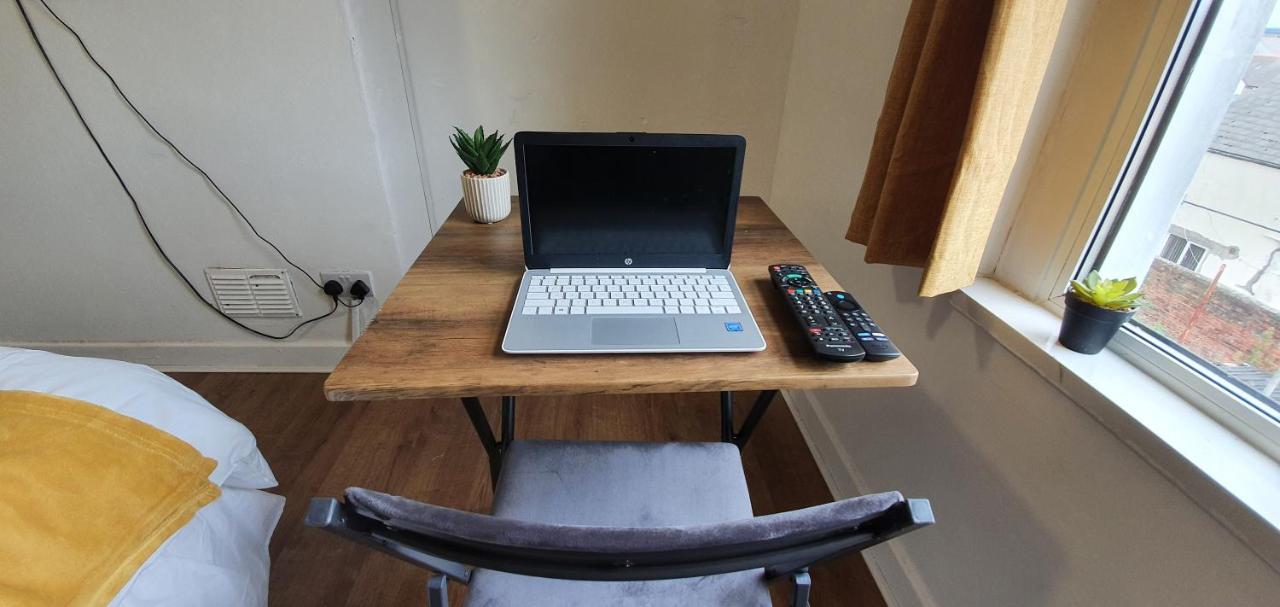 Fast Broadband, Budget Stay, Free Netflix. Apartment