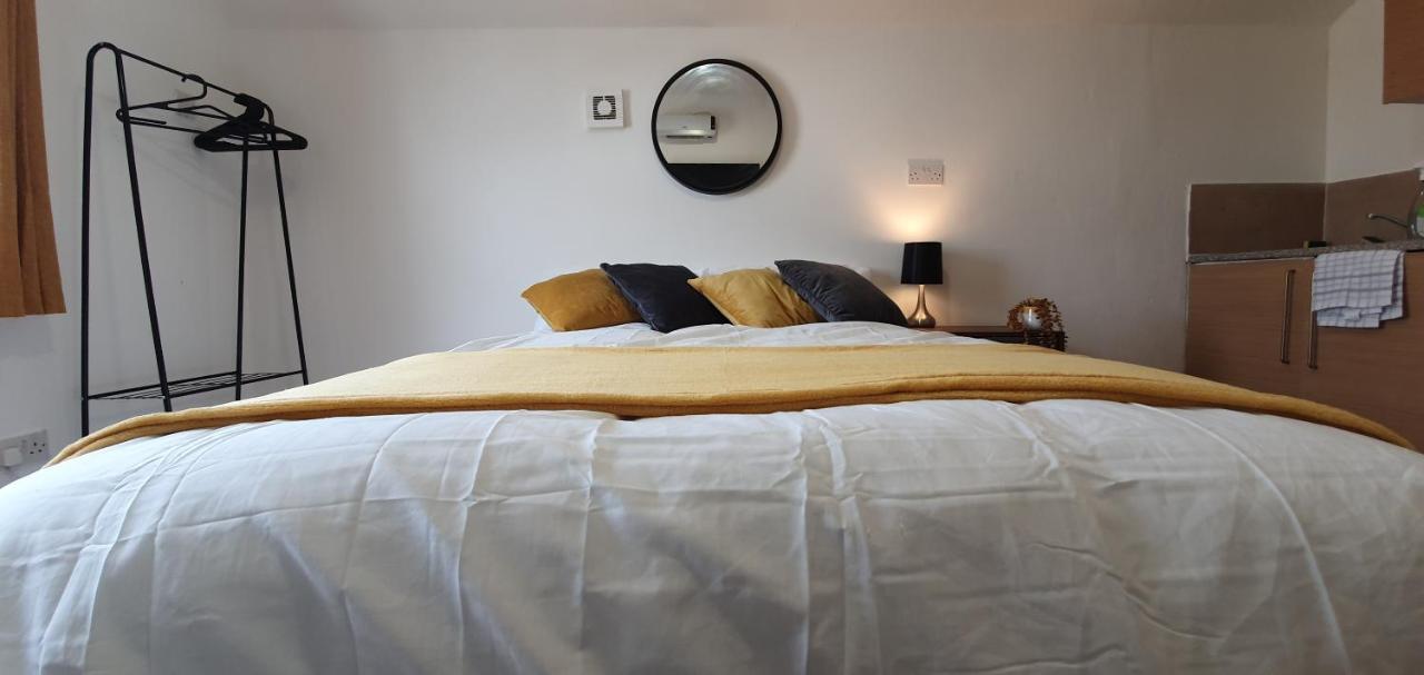 Fast Broadband, Budget Stay, Free Netflix. * Cardiff