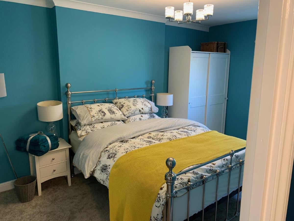 Stylish 2 Bed Penthouse In Trendy Pontcanna *