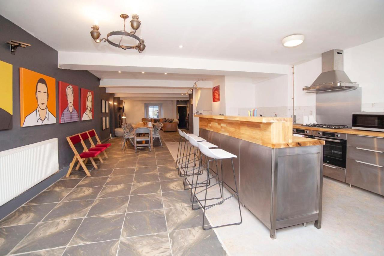 Higgihaus #5 Sleeps 14-16 Hens Stags Big Groups