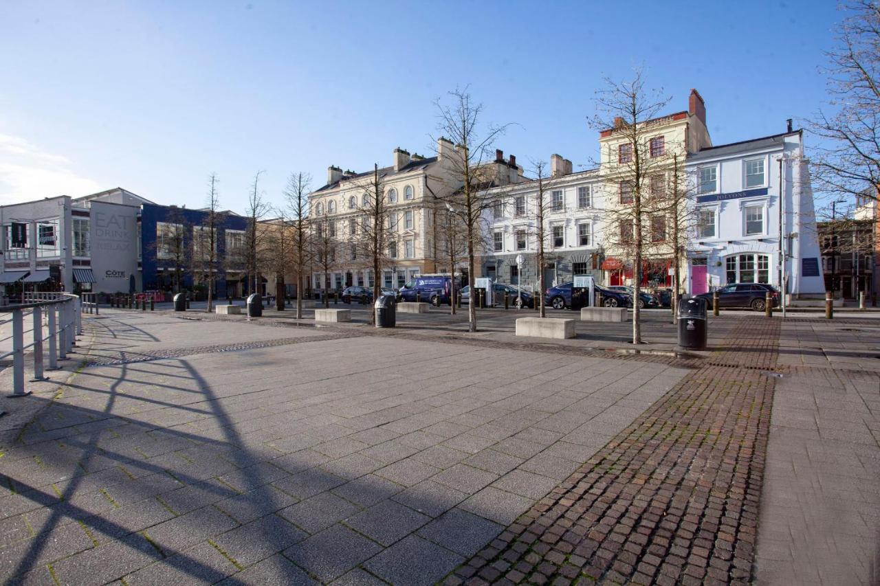 Higgihaus #5 Sleeps 14-16 Hens Stags Big Groups Holiday home Cardiff