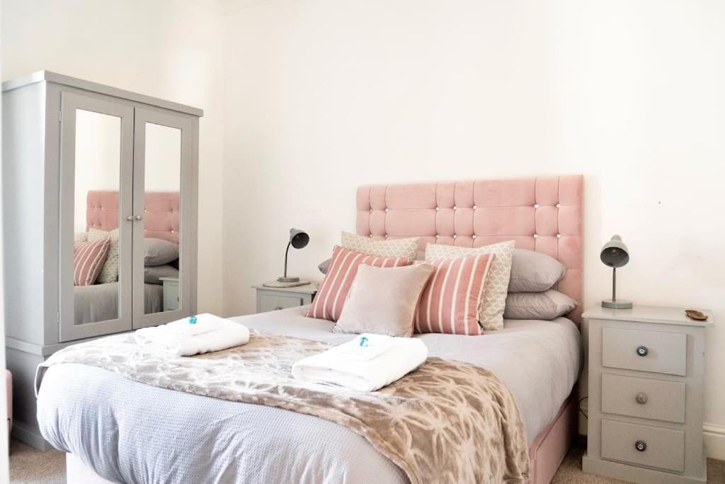 Penarth/cardiff Bay: Deluxe Flat: 10 Mins To City! Apartment *