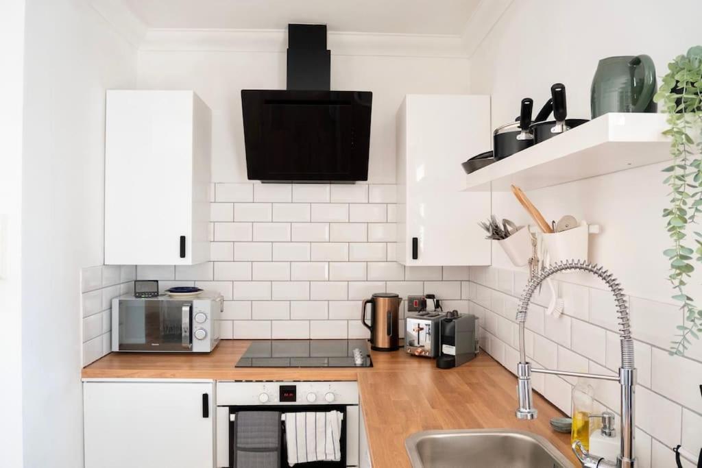 Penarth/cardiff Bay: Deluxe Flat: 10 Mins To City! Cardiff