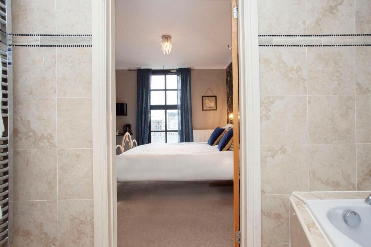 Higgihaus #5 Sleeps 14-16 Hens Stags Big Groups Holiday home Cardiff