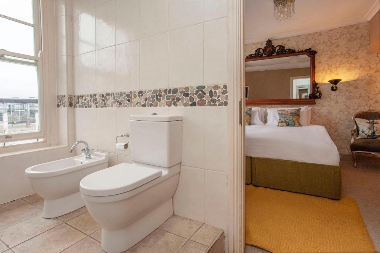 Higgihaus #5 Sleeps 14-16 Hens Stags Big Groups Holiday home Cardiff