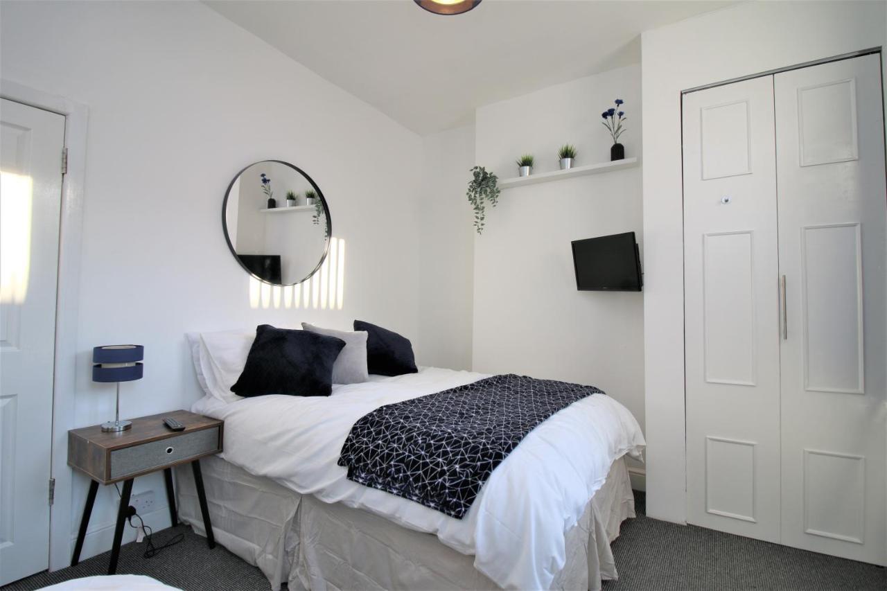 Three Bedroom Townhouse - Free Local Parking - By Promise Holiday home