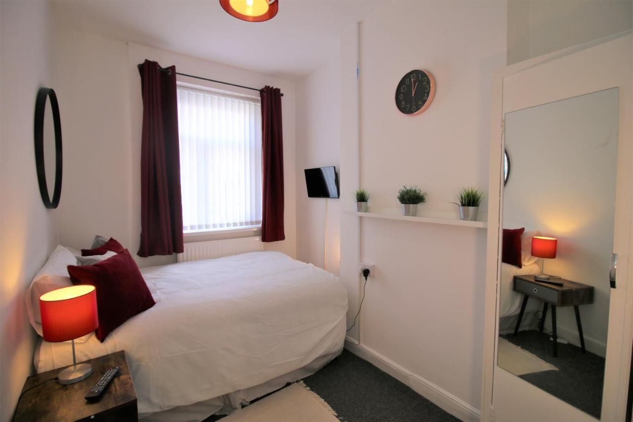 Holiday home Three Bedroom Townhouse - Free Local Parking - By Promise *