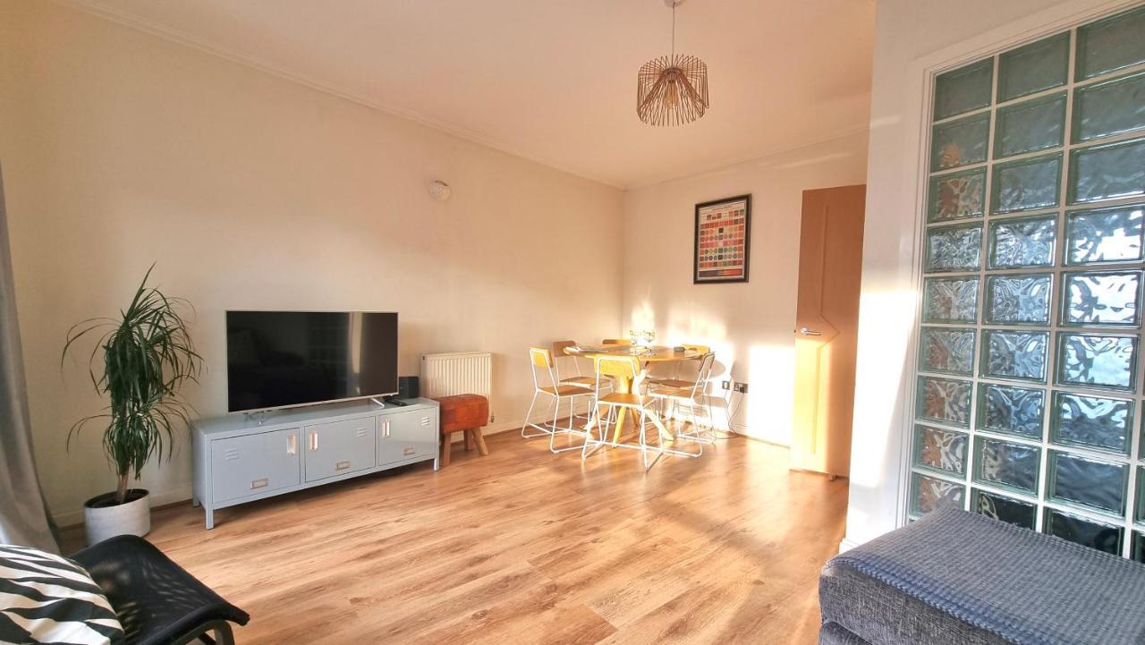The Townhouse By Switchback Stays Holiday home Cardiff