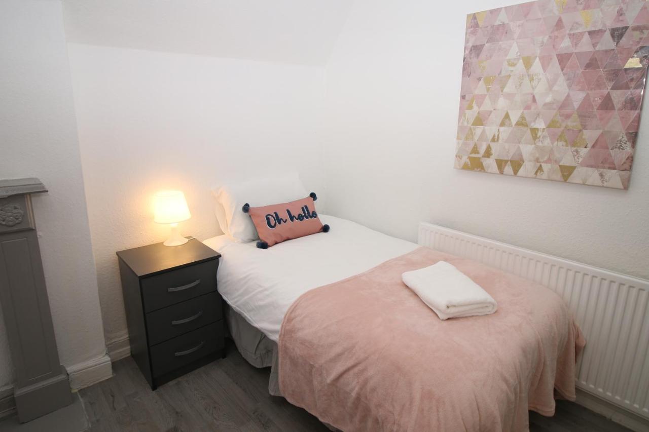 Holiday home Free Local Parking - Fast Wifi - Sleeps 10 Guests By Promise *