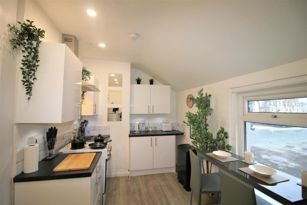 Holiday home Free Local Parking - Fast Wifi - Sleeps 10 Guests By Promise