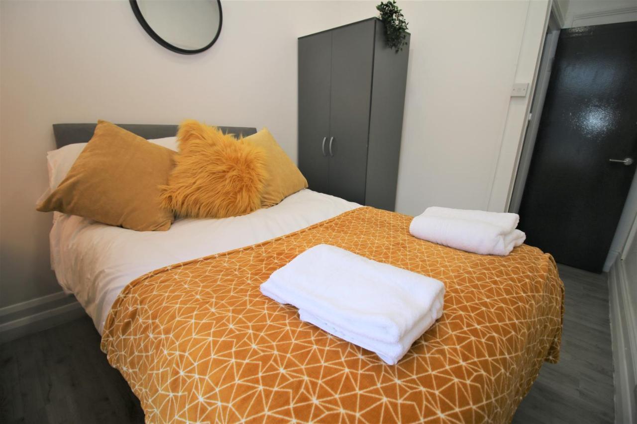 Free Local Parking - Fast Wifi - Sleeps 10 Guests By Promise *