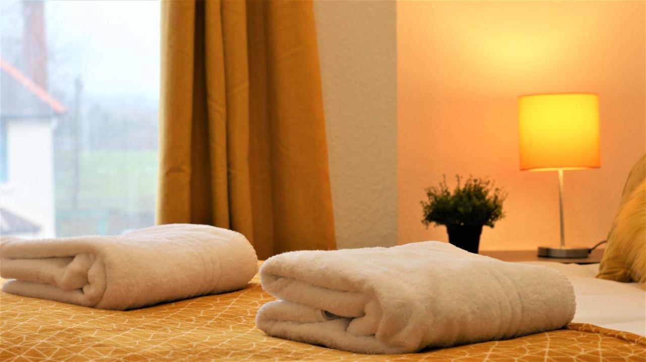 Free Local Parking - Fast Wifi - Sleeps 10 Guests By Promise Holiday home *