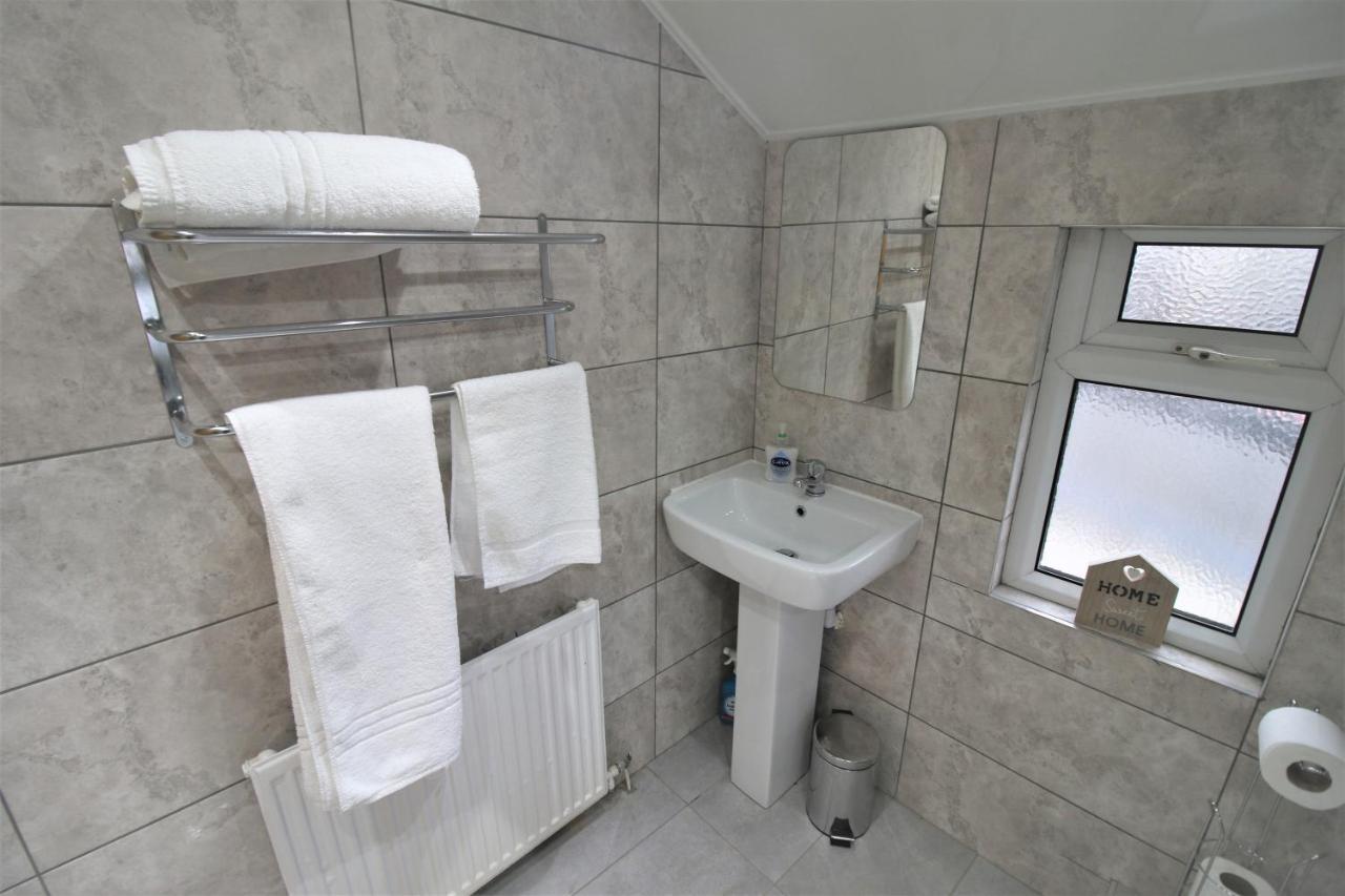 Holiday home Free Local Parking - Fast Wifi - Sleeps 10 Guests By Promise *