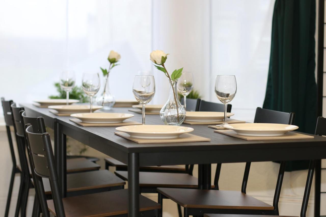 Free Local Parking - Fast Wifi - Sleeps 10 Guests By Promise