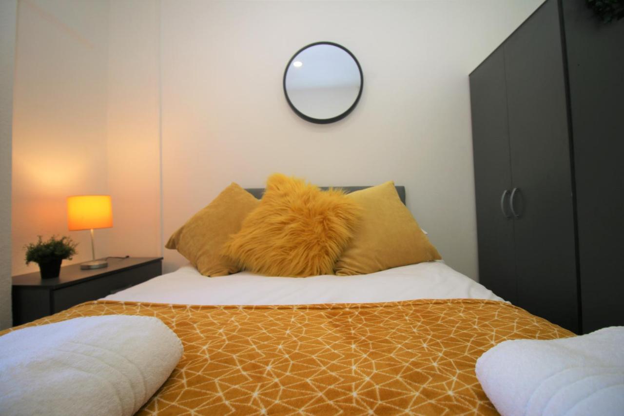 Free Local Parking - Fast Wifi - Sleeps 10 Guests By Promise *