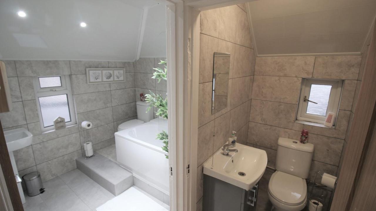 Holiday home Free Local Parking - Fast Wifi - Sleeps 10 Guests By Promise