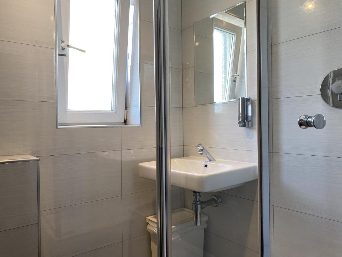 The Riverhouse 4*