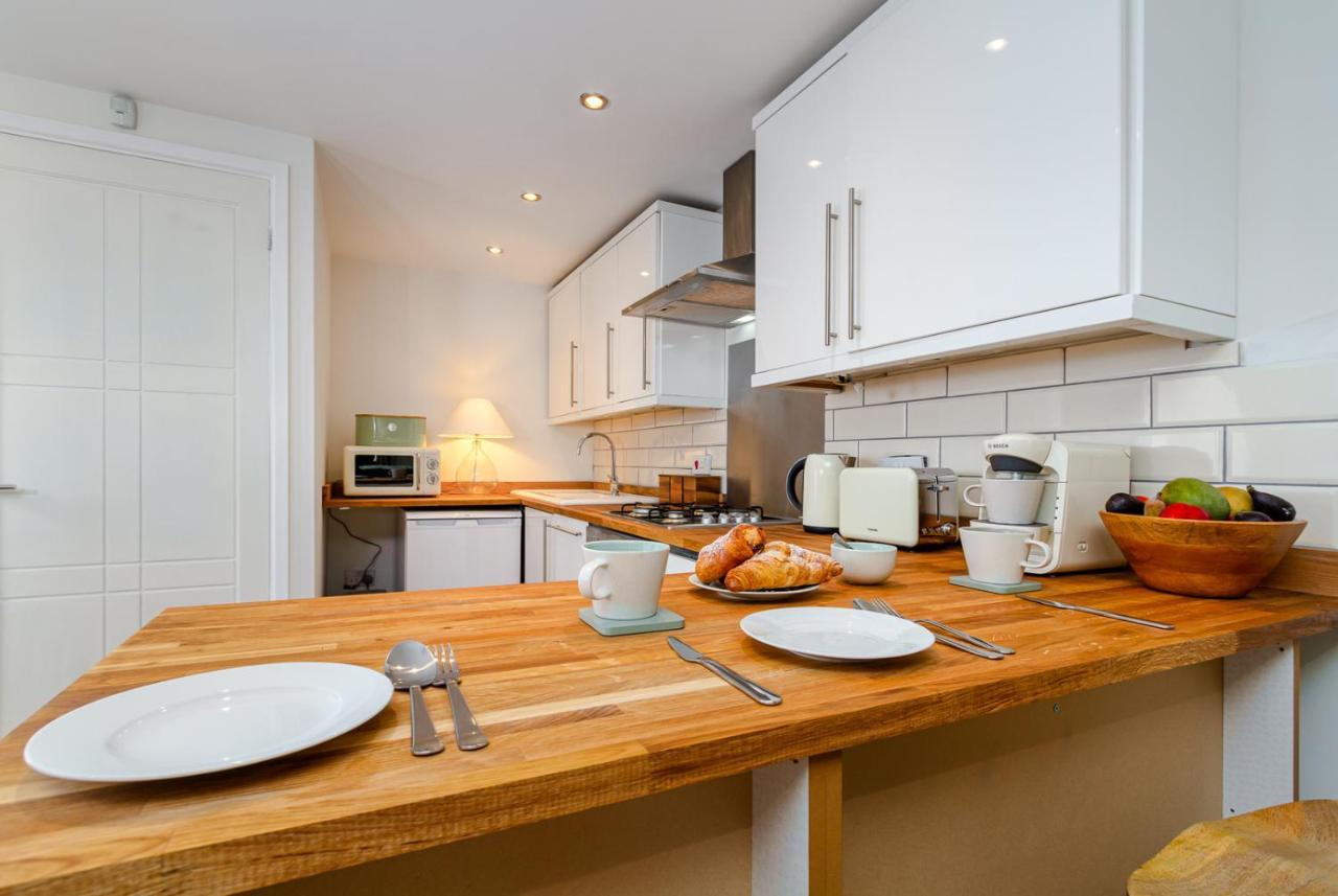 The Coach House, Centrally Located Detached Coach House Holiday home