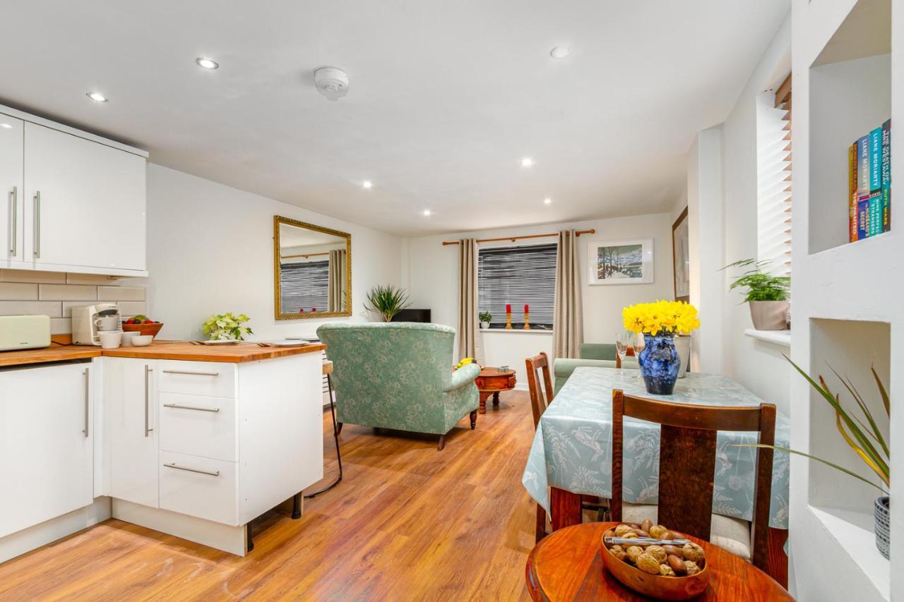 The Coach House, Centrally Located Detached Coach House Holiday home Cardiff