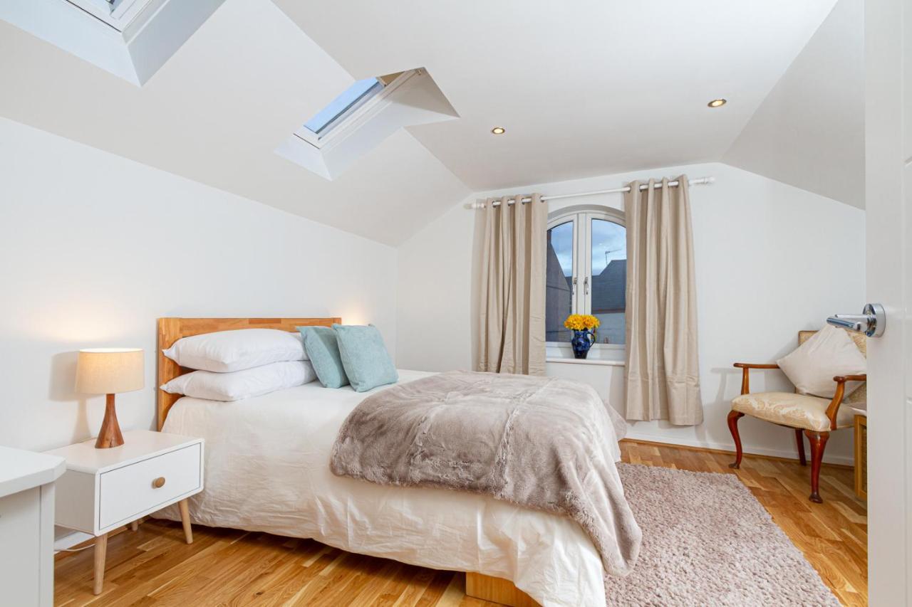 The Coach House, Centrally Located Detached Coach House Holiday home Cardiff