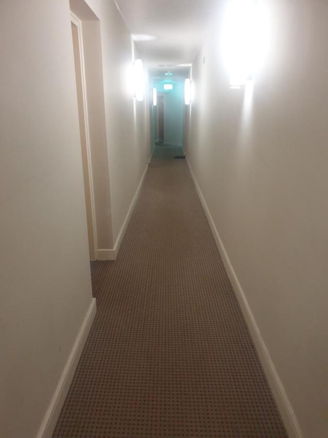Amazing 2 Bed 2 Bath Centre Free Secure Parking Apartment