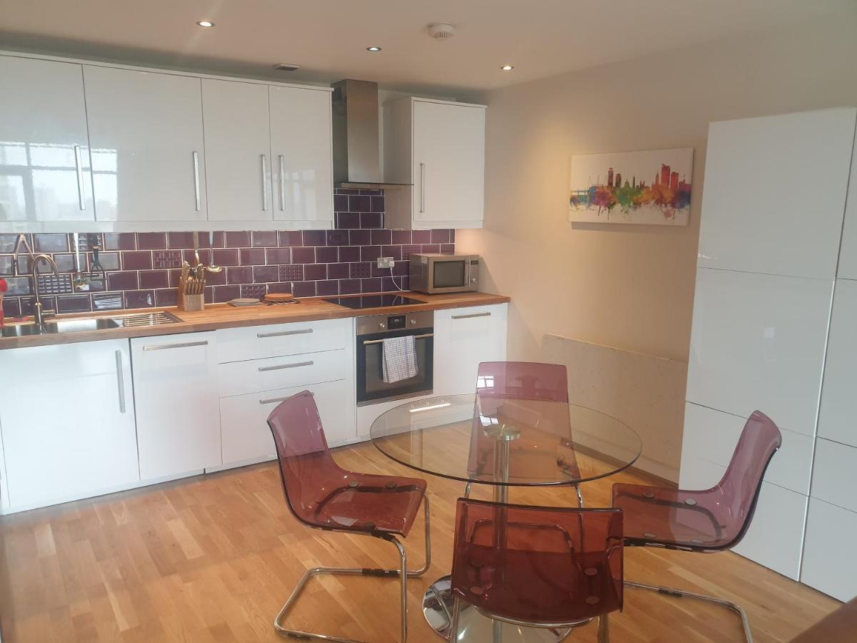Amazing 2 Bed 2 Bath Centre Free Secure Parking