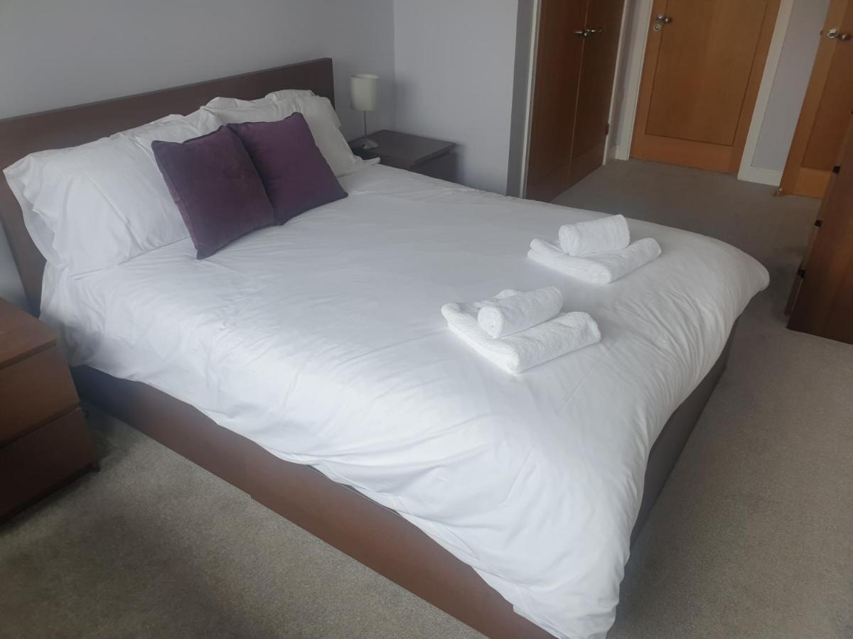 Amazing 2 Bed 2 Bath Centre Free Secure Parking Apartment *