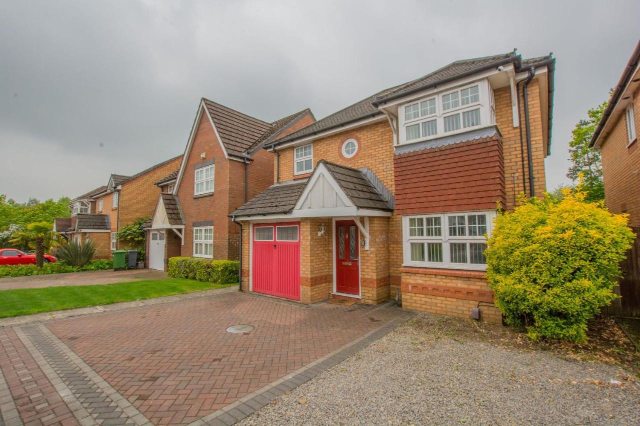 Modern 4 Bedroom Detached House In * Cardiff