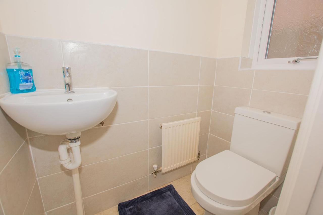 Modern 4 Bedroom Detached House In Cardiff