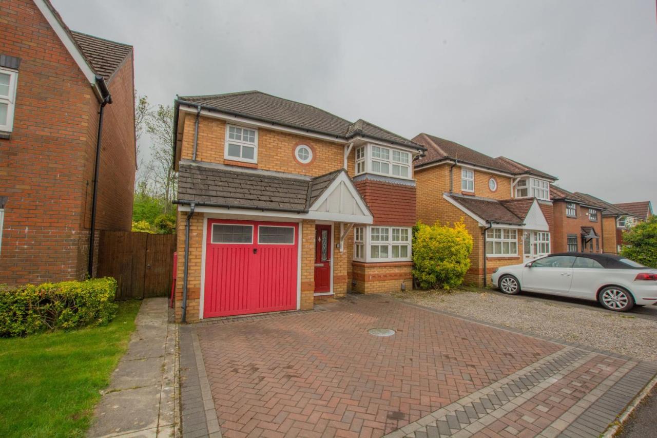 Modern 4 Bedroom Detached House In * Cardiff