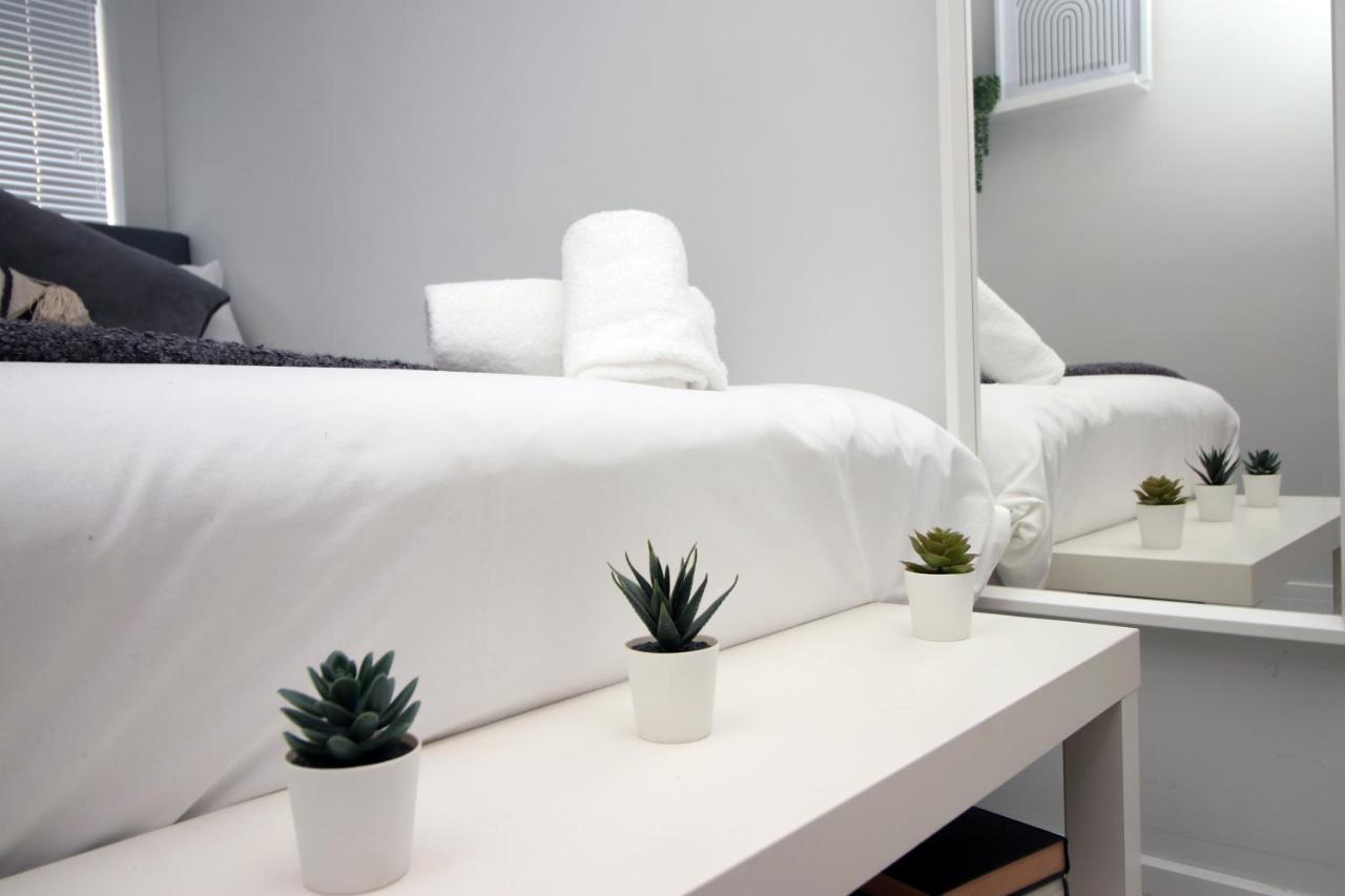 Mackintosh Flat 1 By Mia Living 2 Bedroom Near The Centre Apartment *