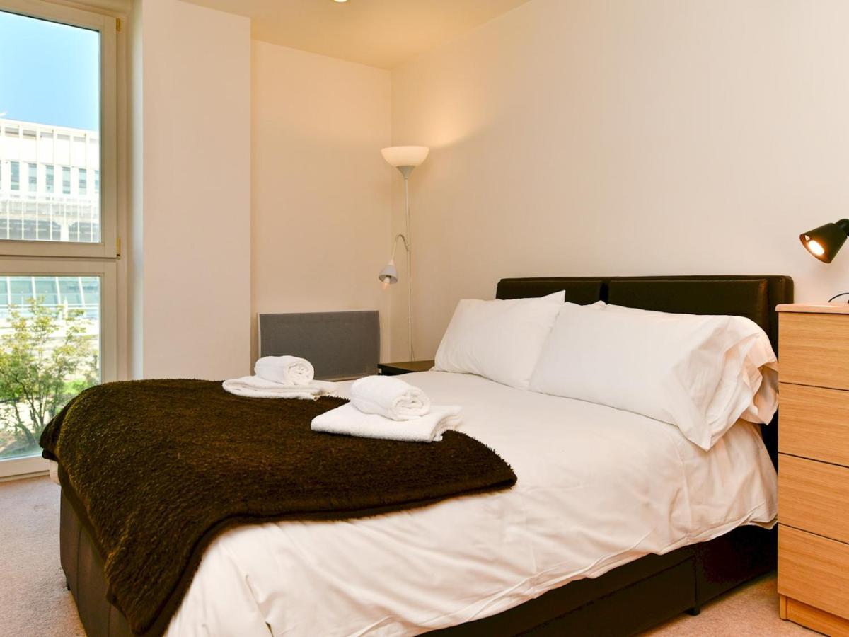 Pass The Keys Super Central Spacious 2 Bed With Parking Apartment *