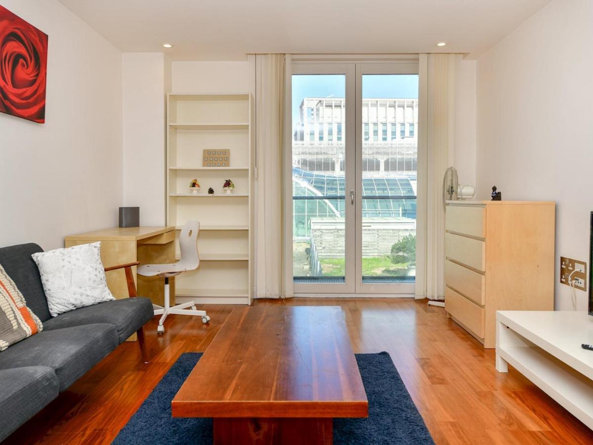 Pass The Keys Super Central Spacious 2 Bed With Parking *