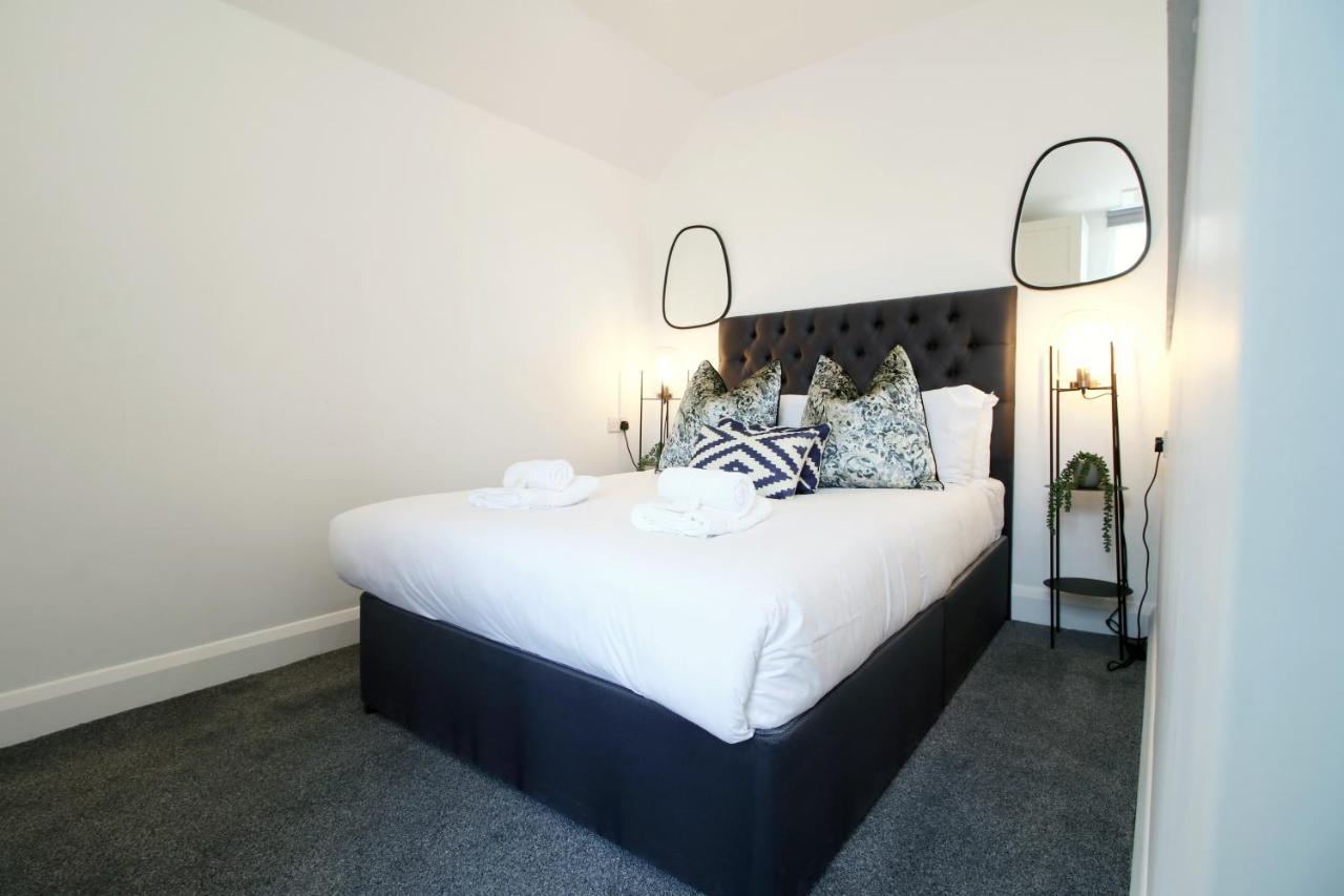 Apartment New Spacious 2 Bed Getaway - Private Courtyard! - Underfloor Heating