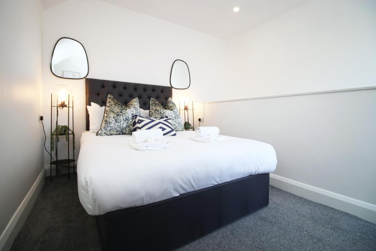 Apartment New Spacious 2 Bed Getaway - Private Courtyard! - Underfloor Heating *