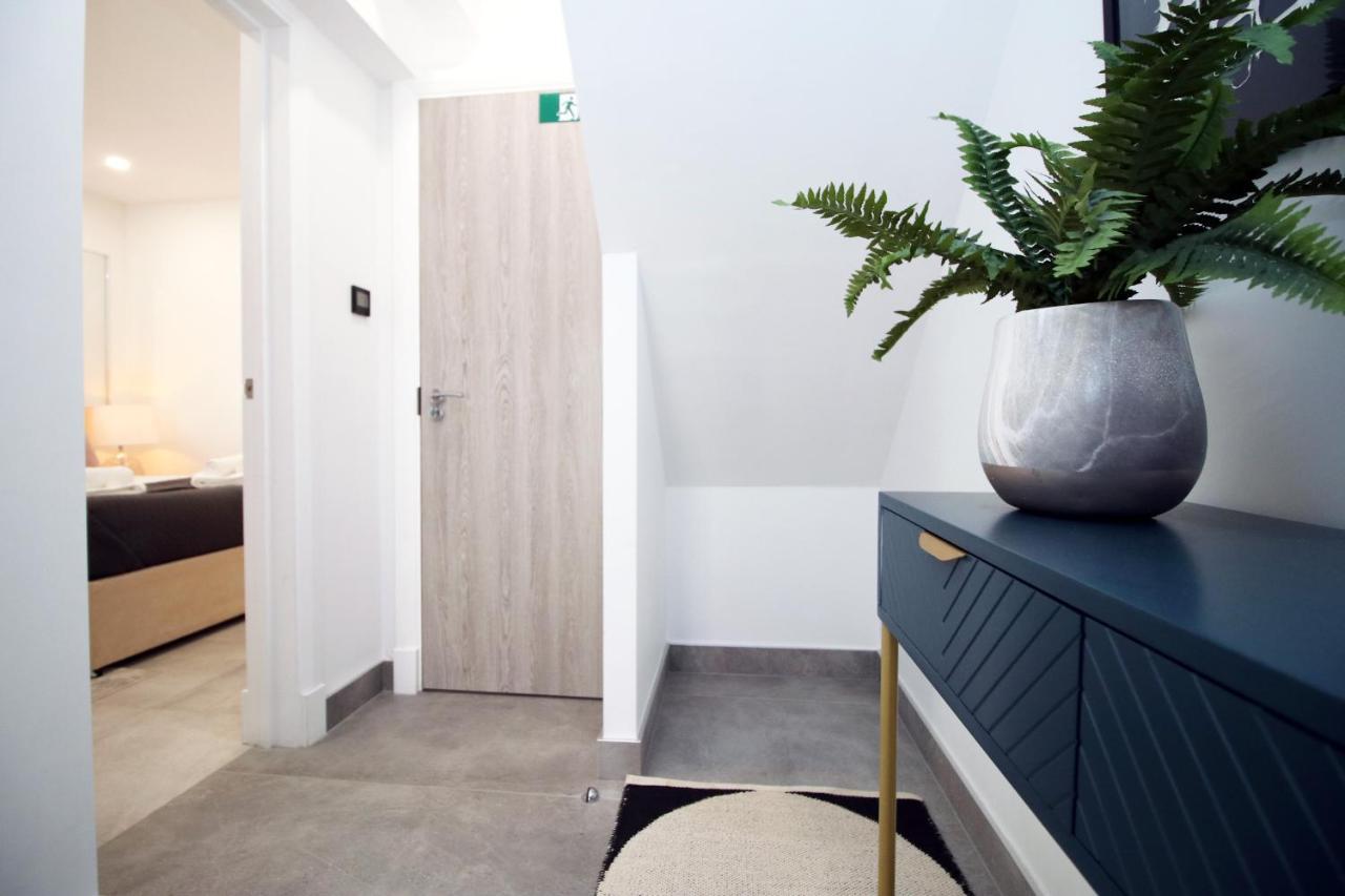 Apartment New Spacious 2 Bed Getaway - Private Courtyard! - Underfloor Heating *