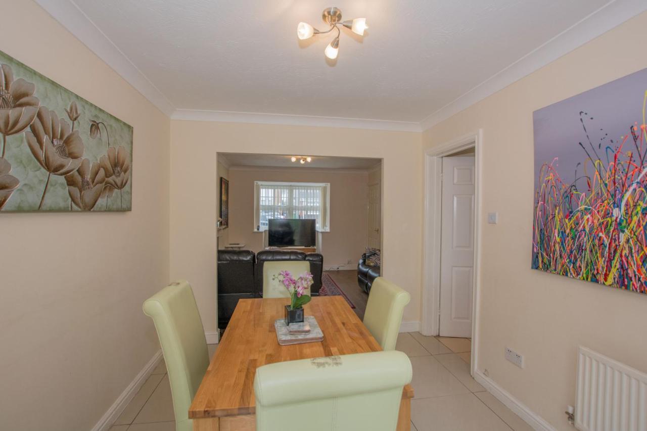 Modern 4 Bedroom Detached House In Holiday home