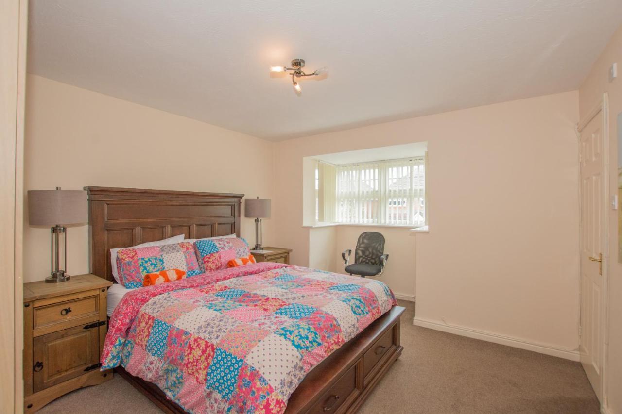 Modern 4 Bedroom Detached House In Holiday home Cardiff
