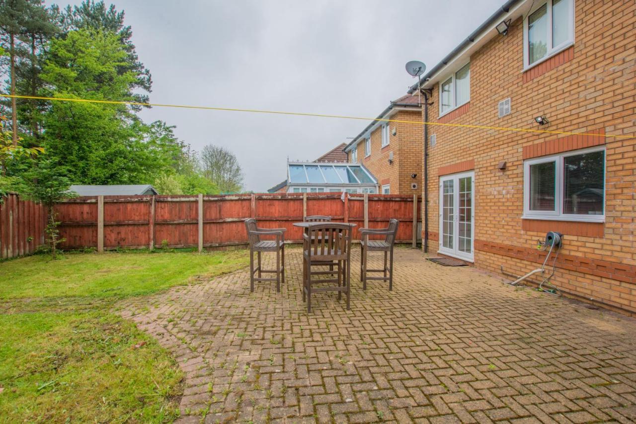 Modern 4 Bedroom Detached House In * Cardiff