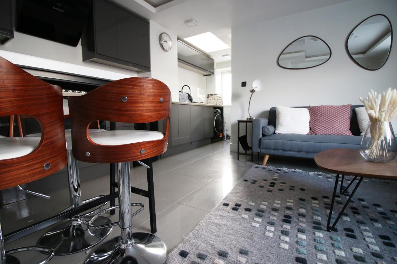 Mackintosh Flat 1 By Mia Living 2 Bedroom Near The Centre Apartment Cardiff