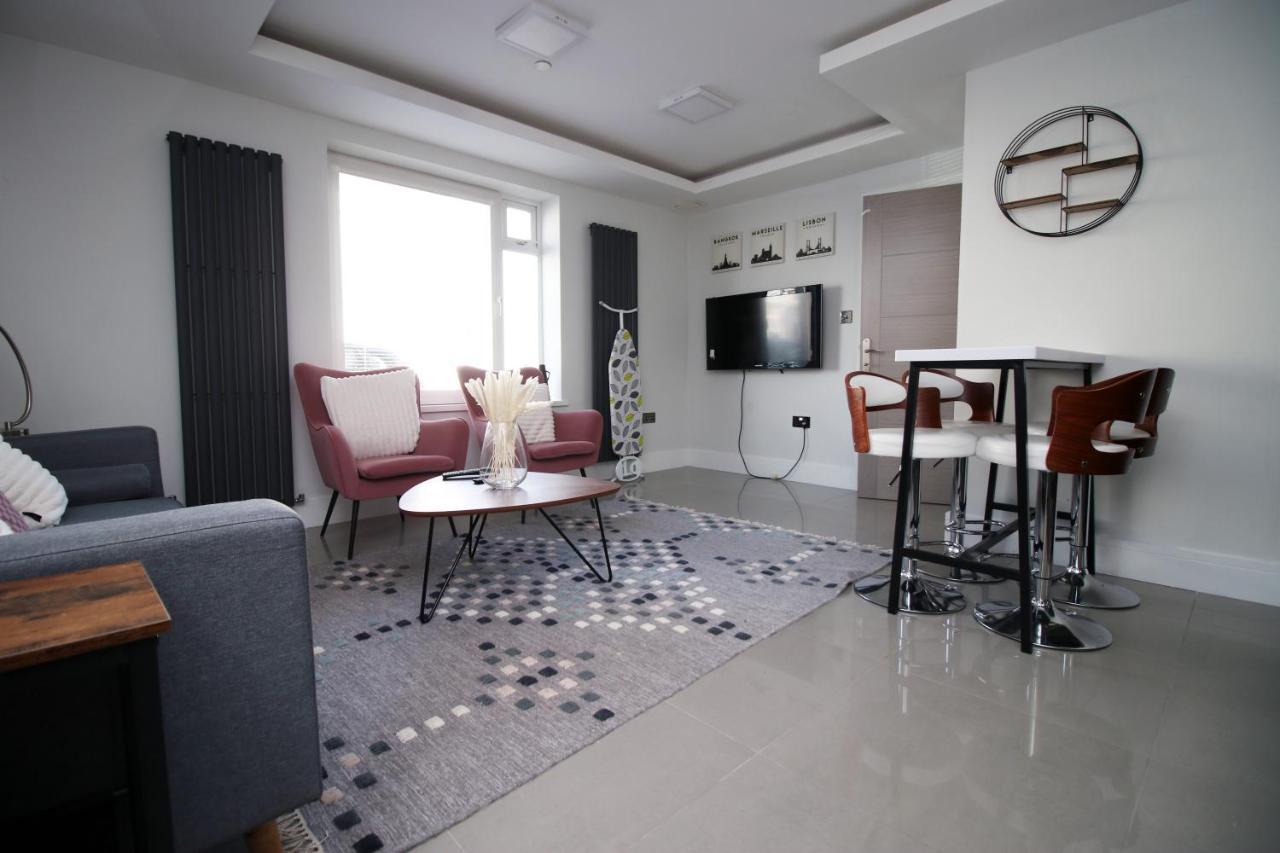 Mackintosh Flat 1 By Mia Living 2 Bedroom Near The Centre Apartment Cardiff