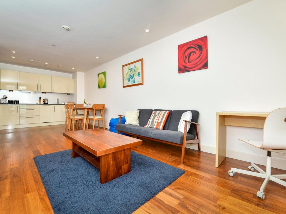 Pass The Keys Super Central Spacious 2 Bed With Parking Apartment *