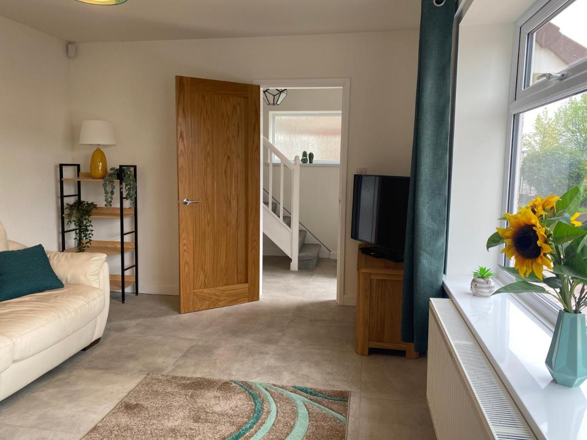 Modern Family With Off-road Parking Holiday home *