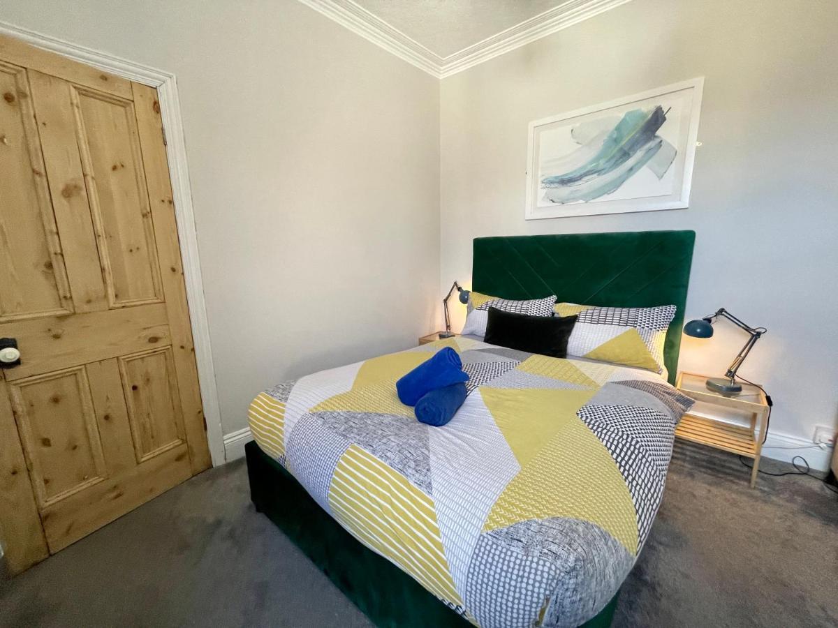 Edwardian Centre House For Big Groups, Offroad Parking & Hot Tub! *