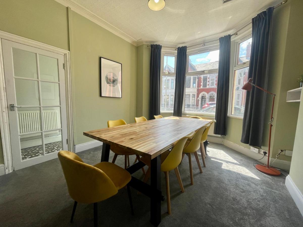 Edwardian Centre House For Big Groups, Offroad Parking & Hot Tub! Apartment *